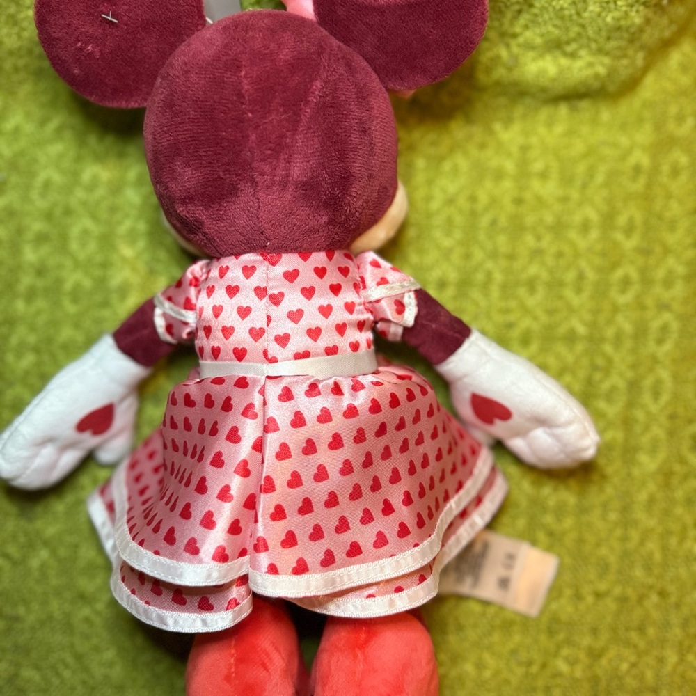 🔥 Fire Sale 🔥
Disney Minnie Mouse 2024 Limited Edition Plush 14” - Picture 7 of 7